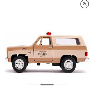 Stranger Things Hopper's 1980 Chevrolet Blazer Police Dept die-cast 5" t…
